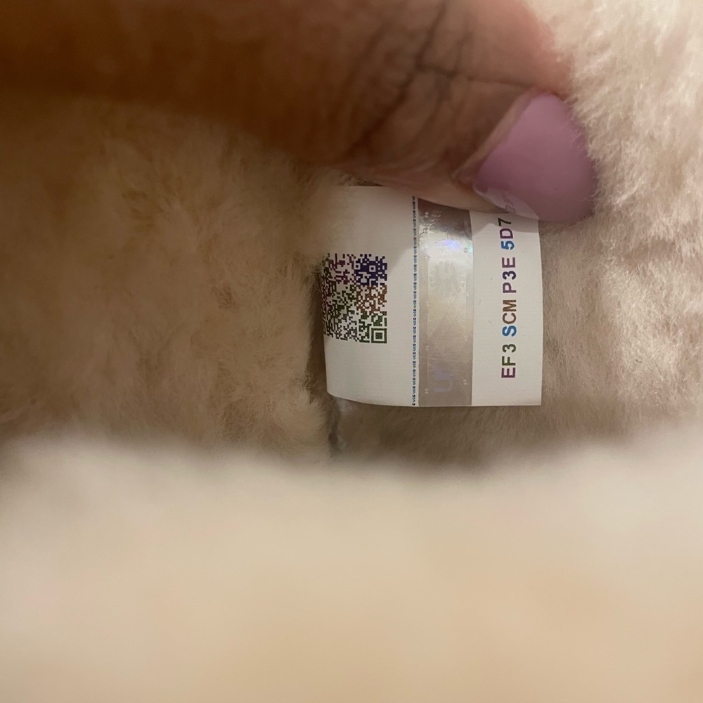 ***SOLD***UGG “Saniya” Shearling Kids Boots. - Picture 13 of 14